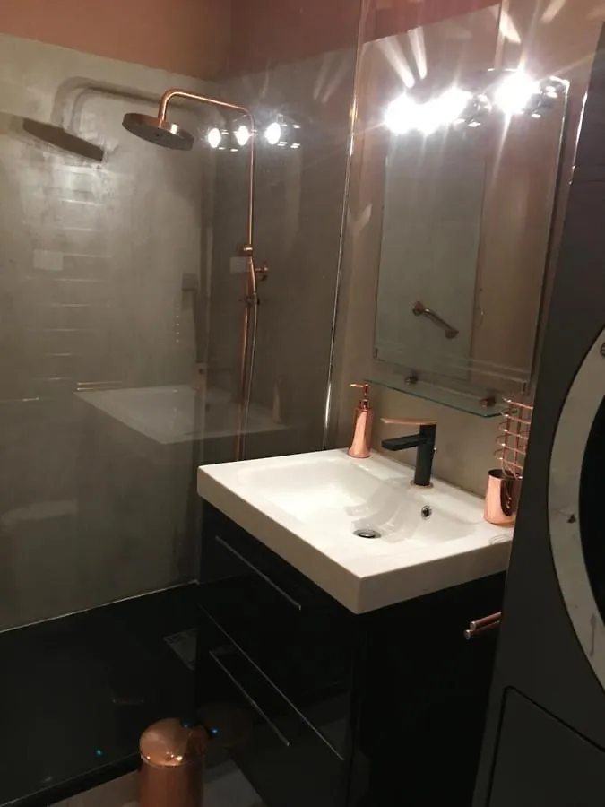 باريس Left Bank Deluxe Apartment